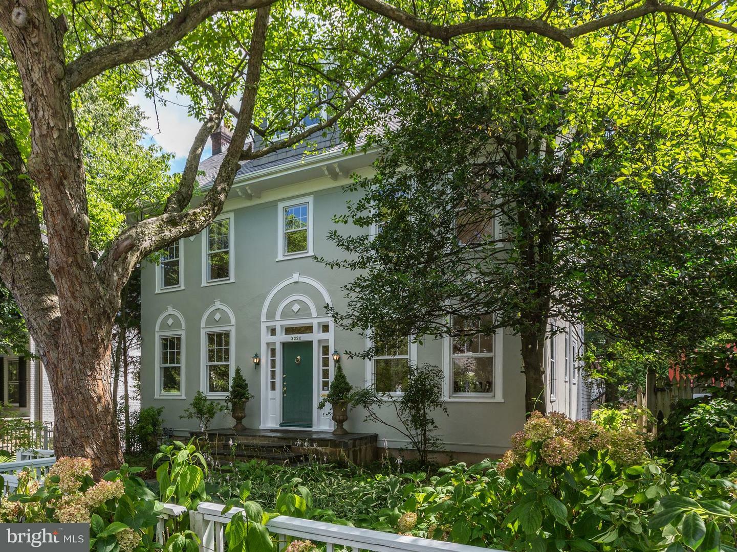 Property Photo: 3224 Cleveland Avenue NW DC 20008