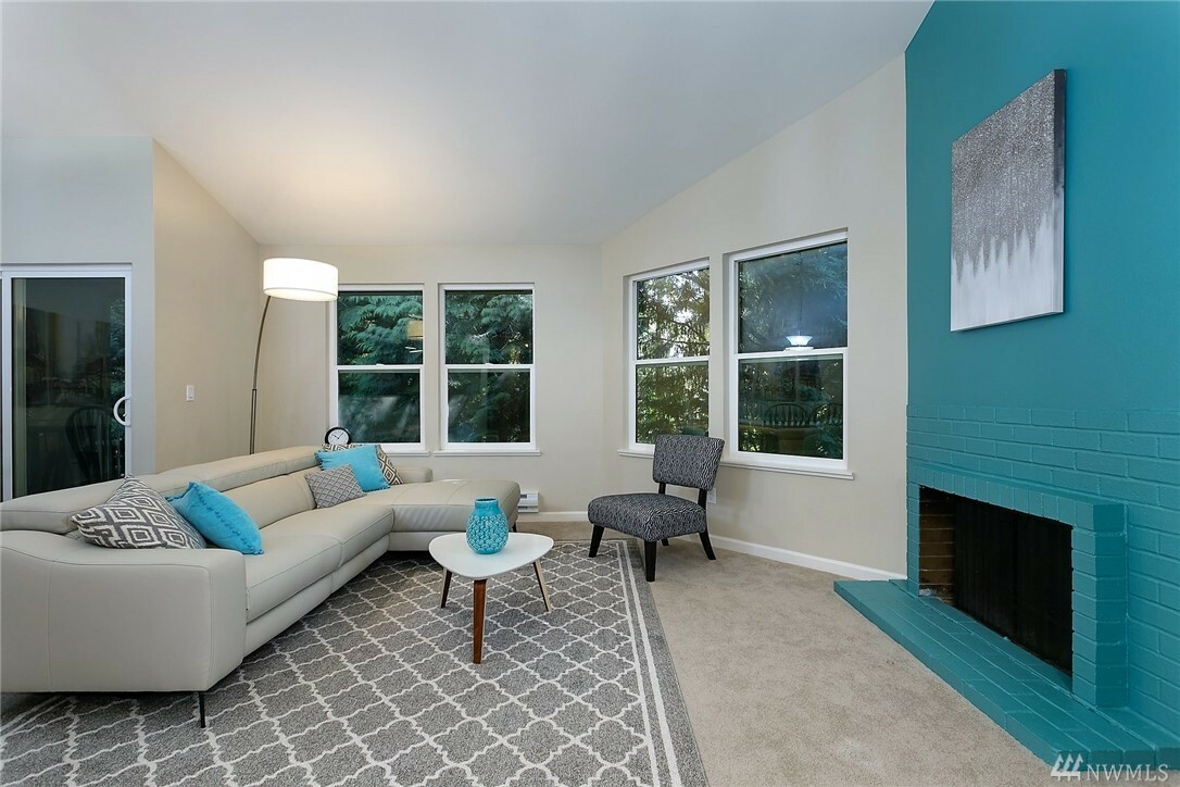 Property Photo: 14615 NE 40th St J4 WA 98007