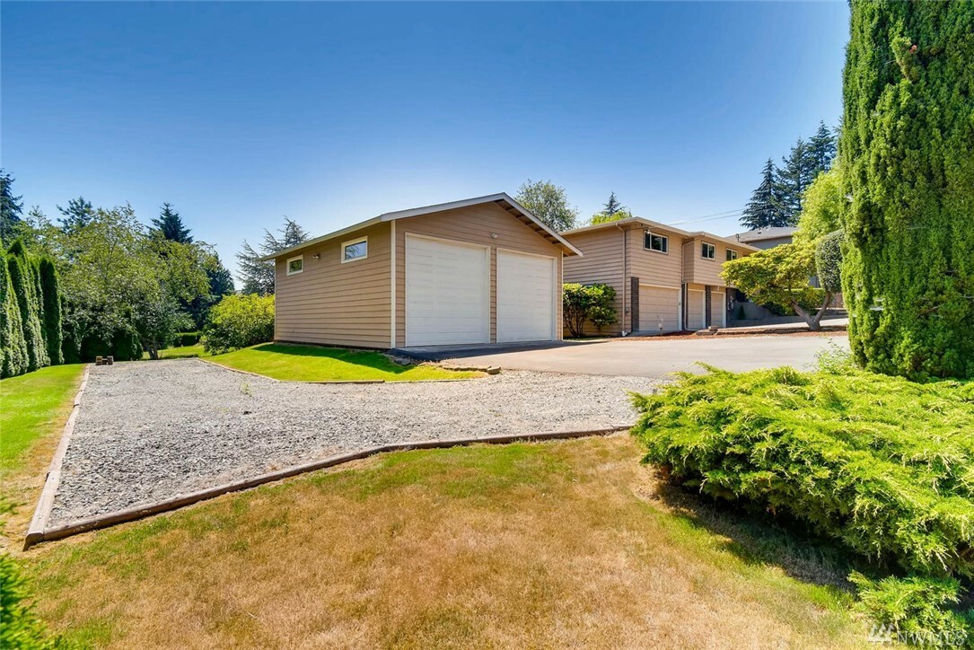 Property Photo: 5727 NE 197th St WA 98028