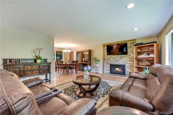 Property Photo: 13837 183rd Ave SE WA 98059