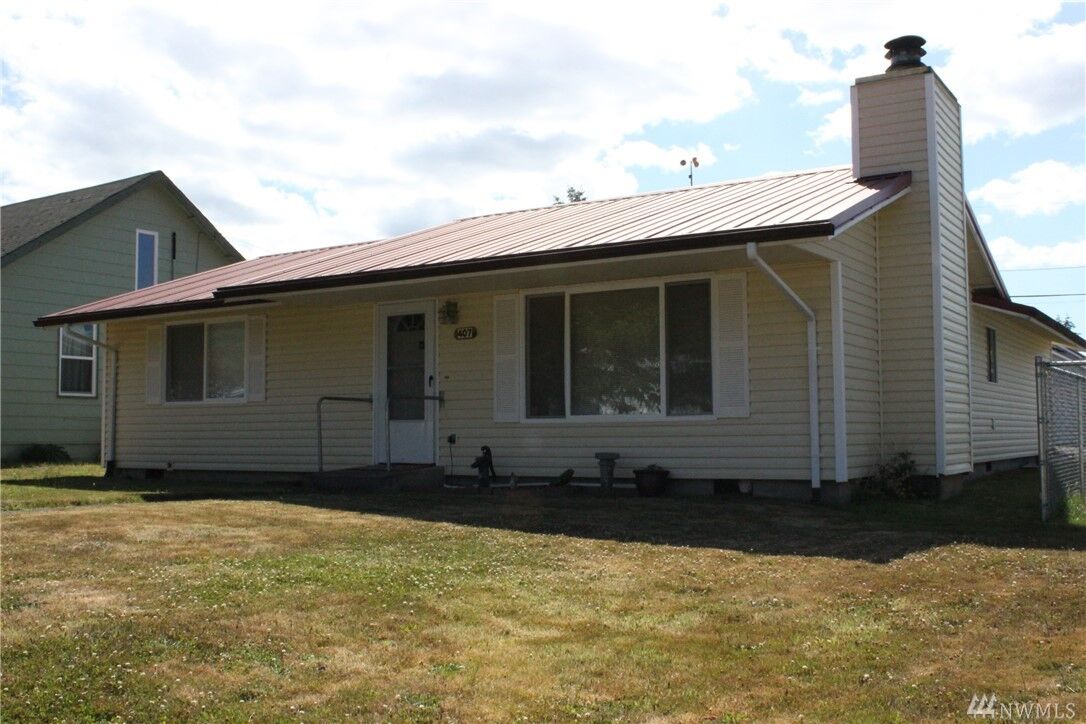Property Photo:  407 Monroe St  WA 98581 