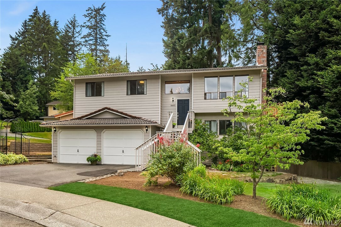 Property Photo:  16612 SE 40th Place  WA 98008 