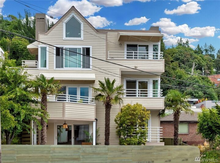 3828 Beach Dr SW 201  Seattle WA 98116 photo