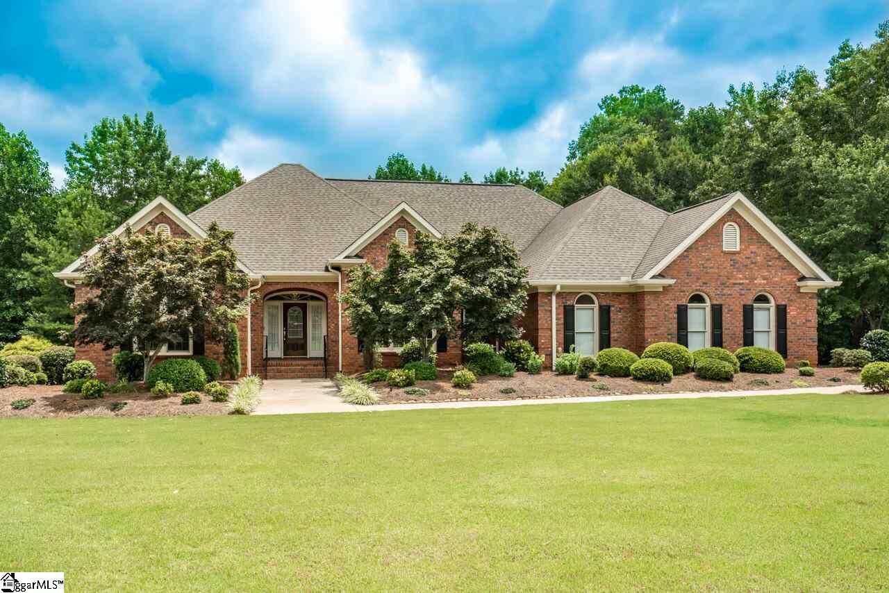 Property Photo: 813 Oakcrest Road SC 29301