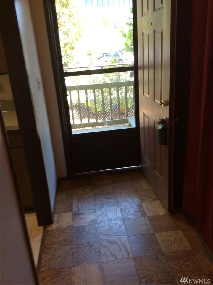 Property Photo: 310 S 11th St 103 WA 98274