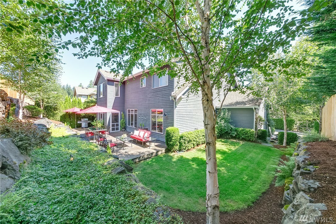 Property Photo:  23499 SE 49th St  WA 98029 