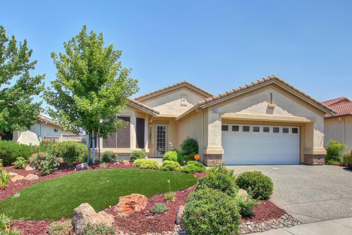Property Photo: 825 Azalea Court CA 95648