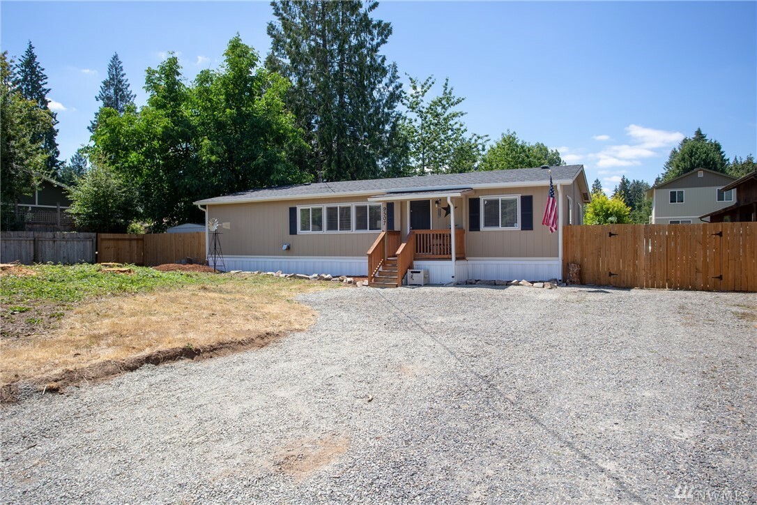Property Photo:  9507 209th Avenue E  WA 98391 