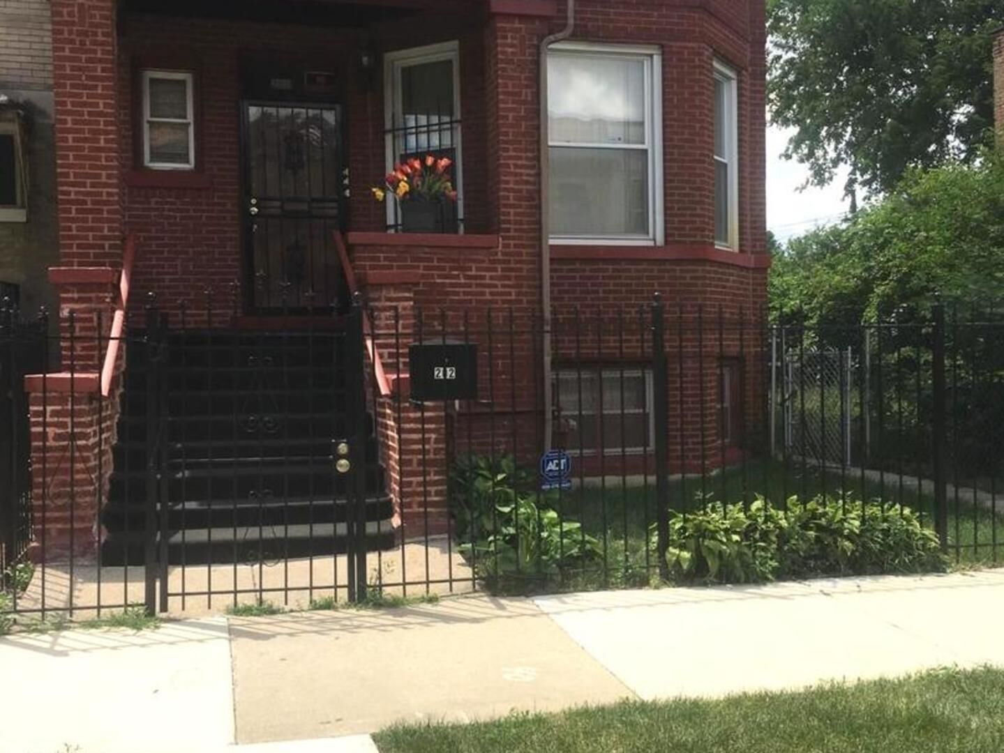 Property Photo: 202 Leclaire Avenue IL 60644