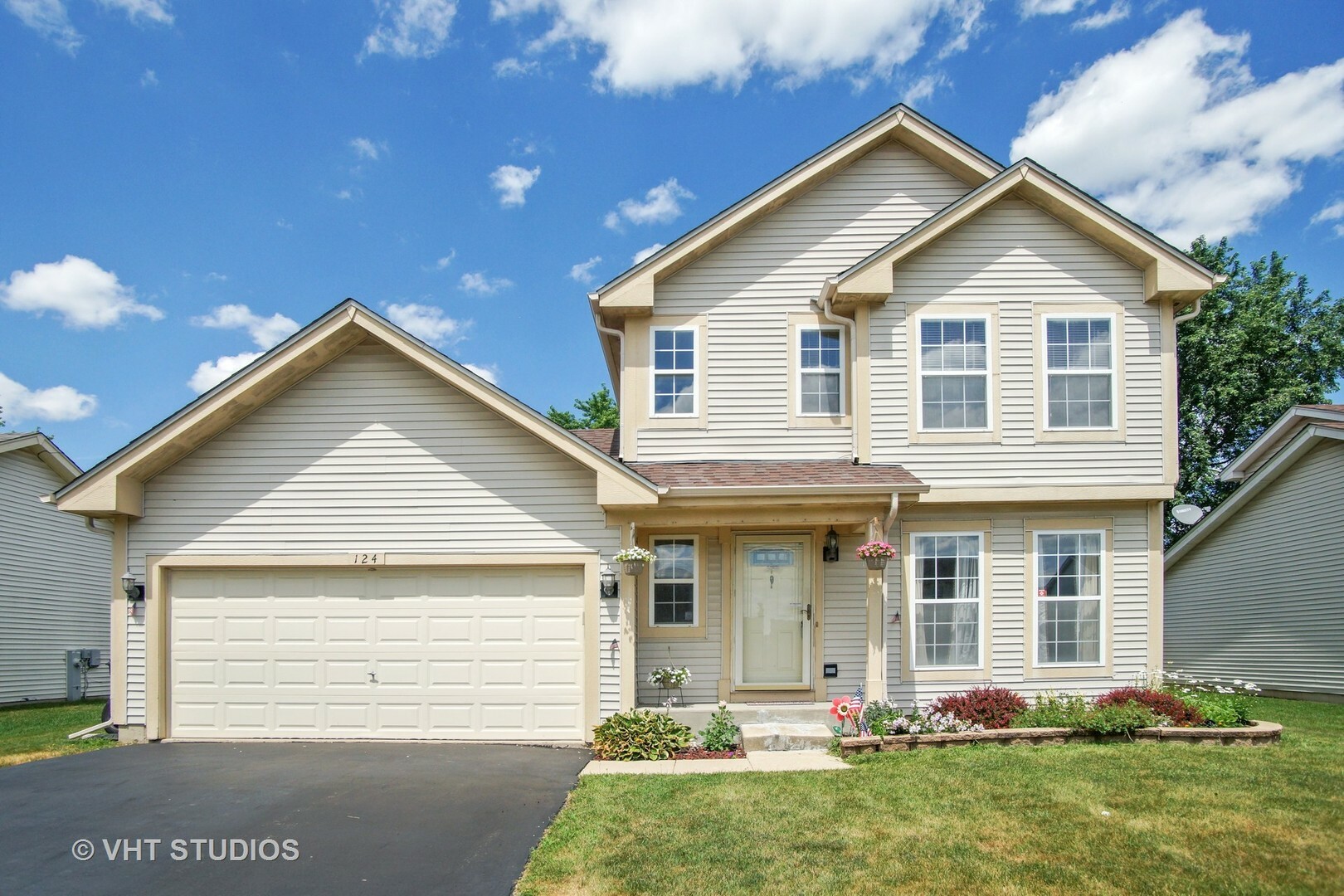 Property Photo: 124 Sycamore Avenue IL 60107