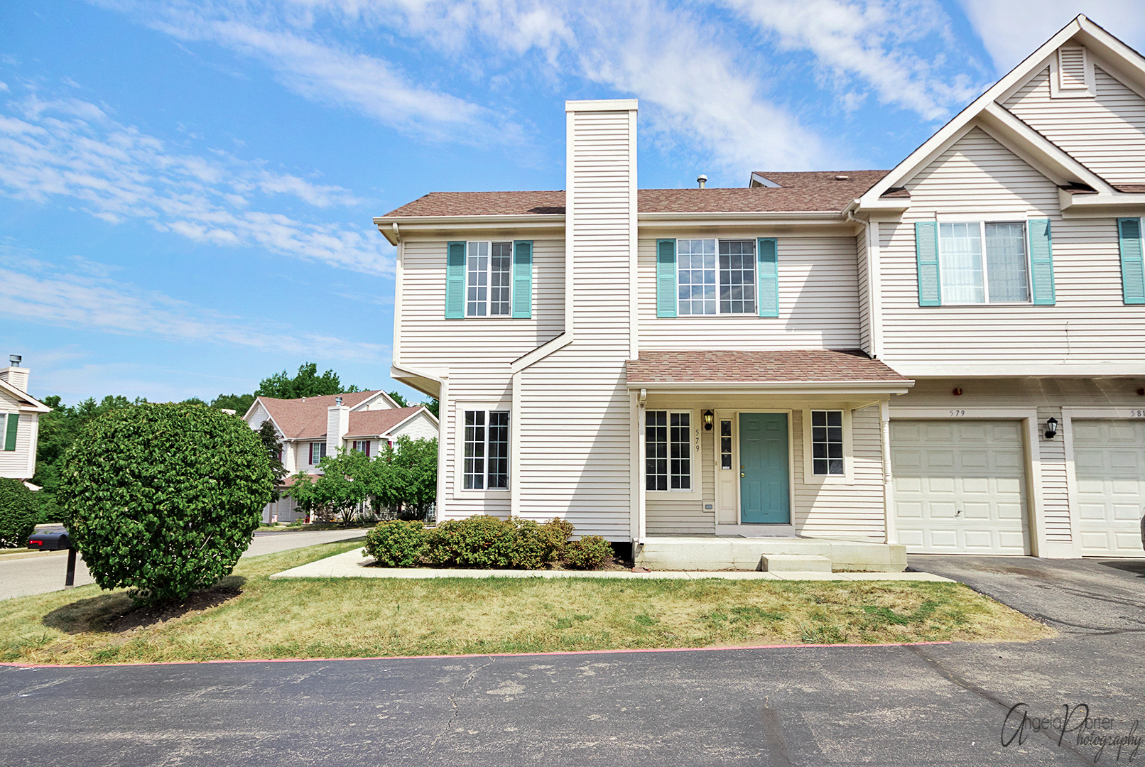 Property Photo: 579 Fox Ridge Drive IL 60020