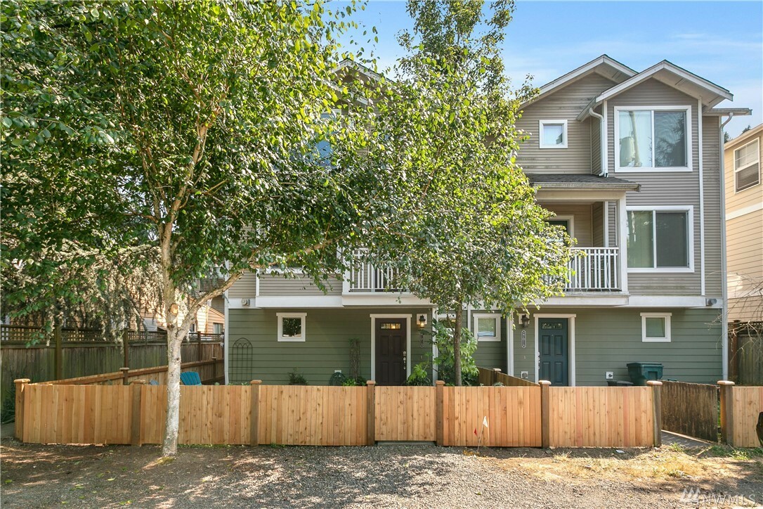 Property Photo:  2701 NE 123rd St B  WA 98125 