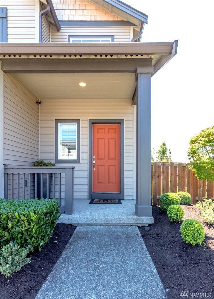 Property Photo:  1256 42nd St NE  WA 98002 