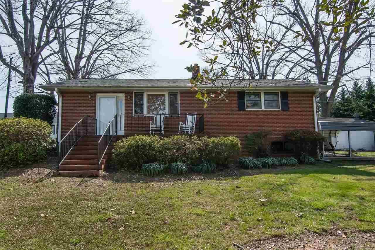 Property Photo:  222 S Main St.  SC 29322-8916 