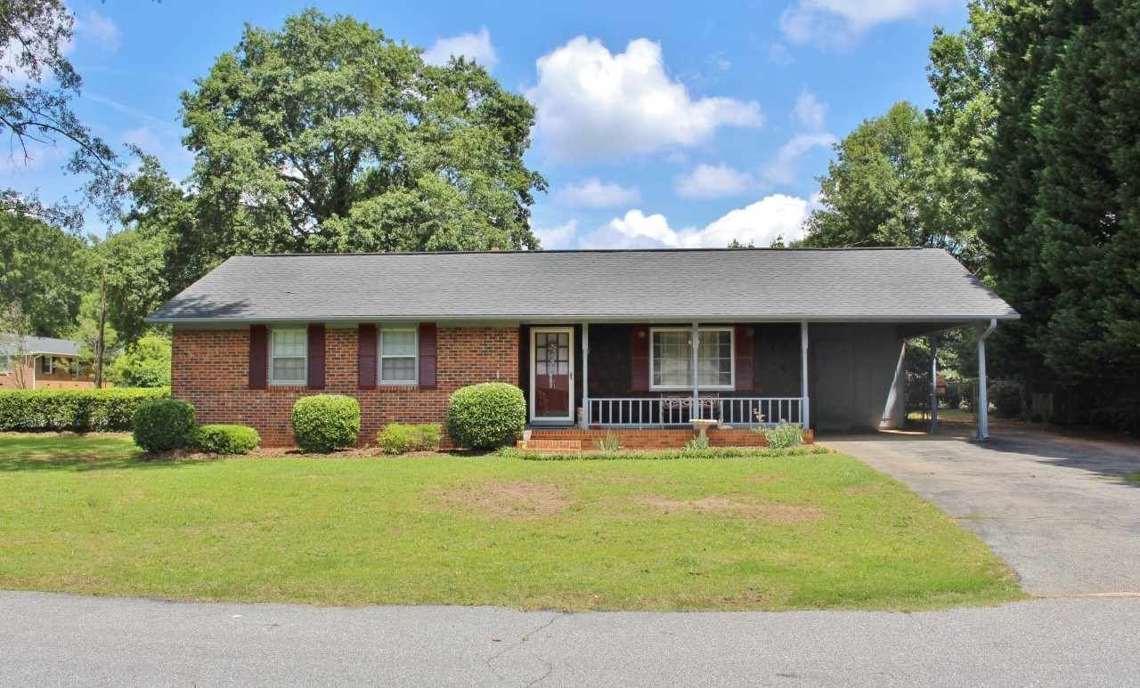 Property Photo:  102 Lyndhurst St  SC 29307 