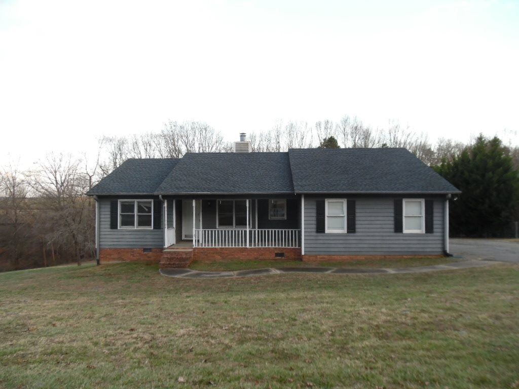 Property Photo:  108 Matthews Court  SC 29369 