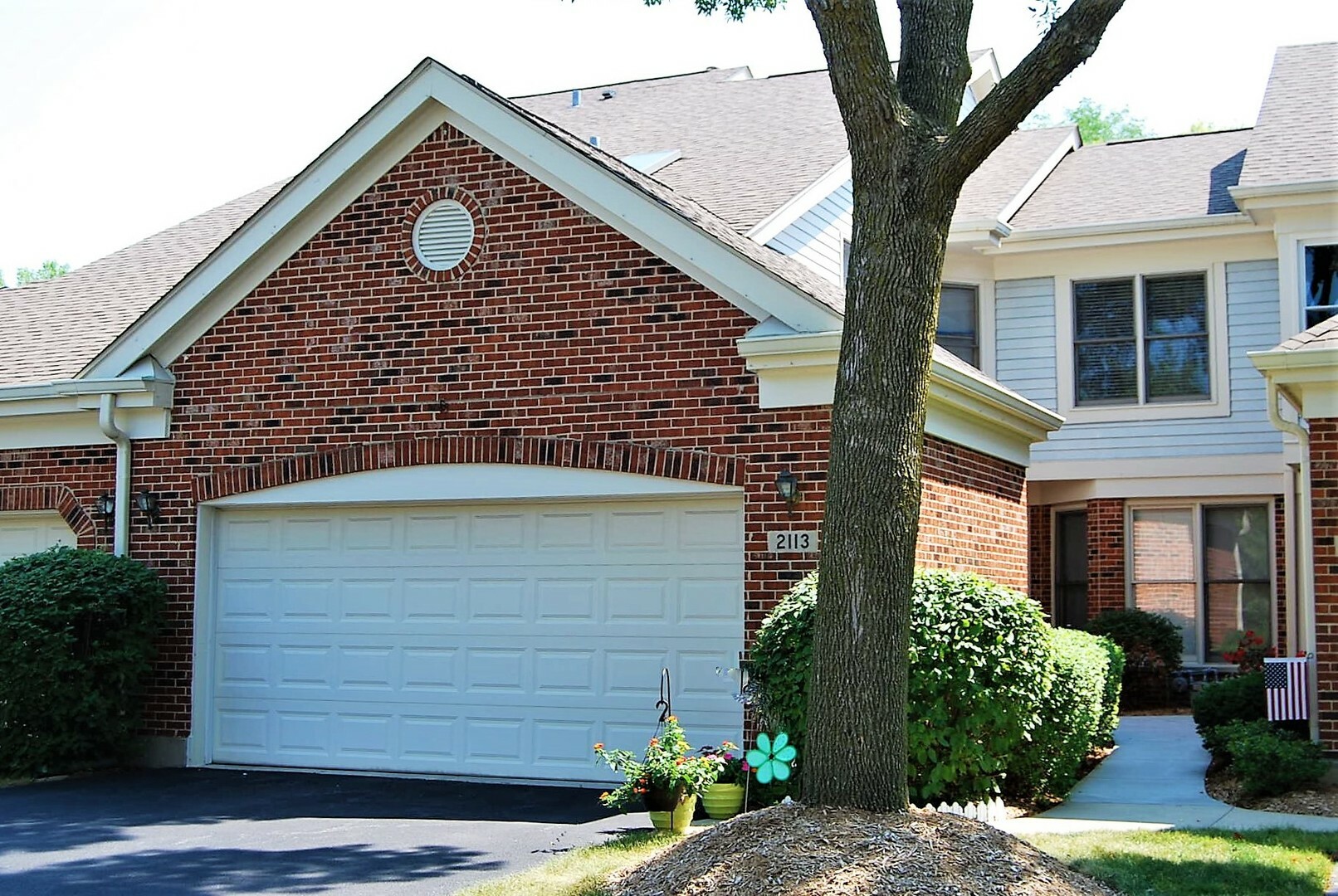 Property Photo:  2113 Charter Point Drive  IL 60004 