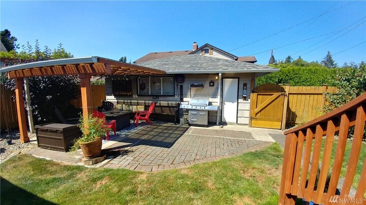 Property Photo: 801 N Thornton St WA 98520