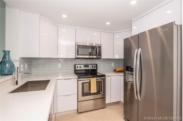 Property Photo:  1250 S Miami Ave 2011  FL 33130 