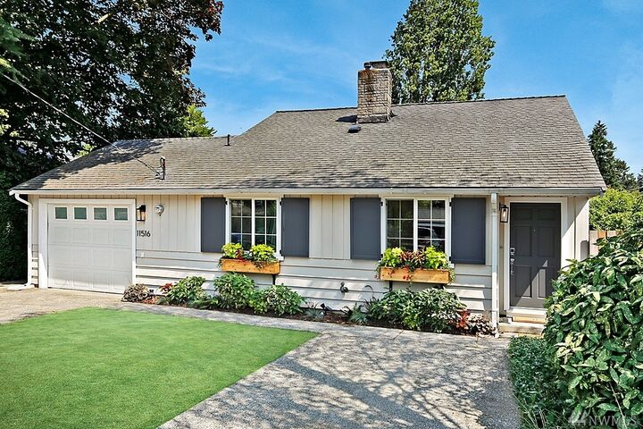 11516 Meridian Ave N  Seattle WA 98133 photo