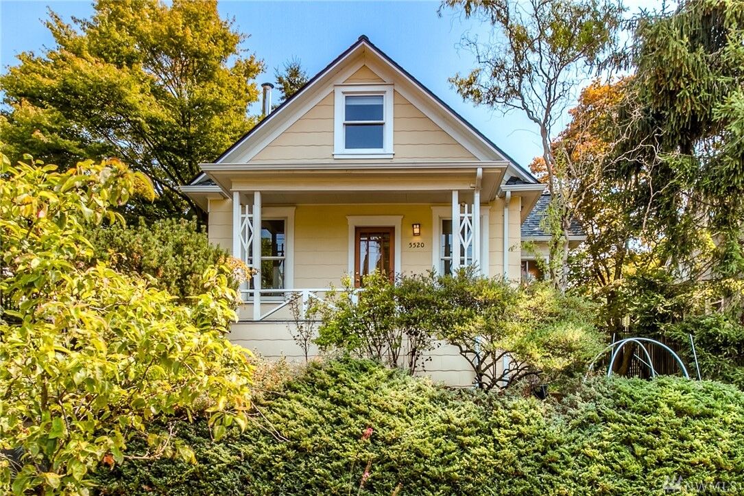 Property Photo:  5520 28th Ave NE  WA 98105 