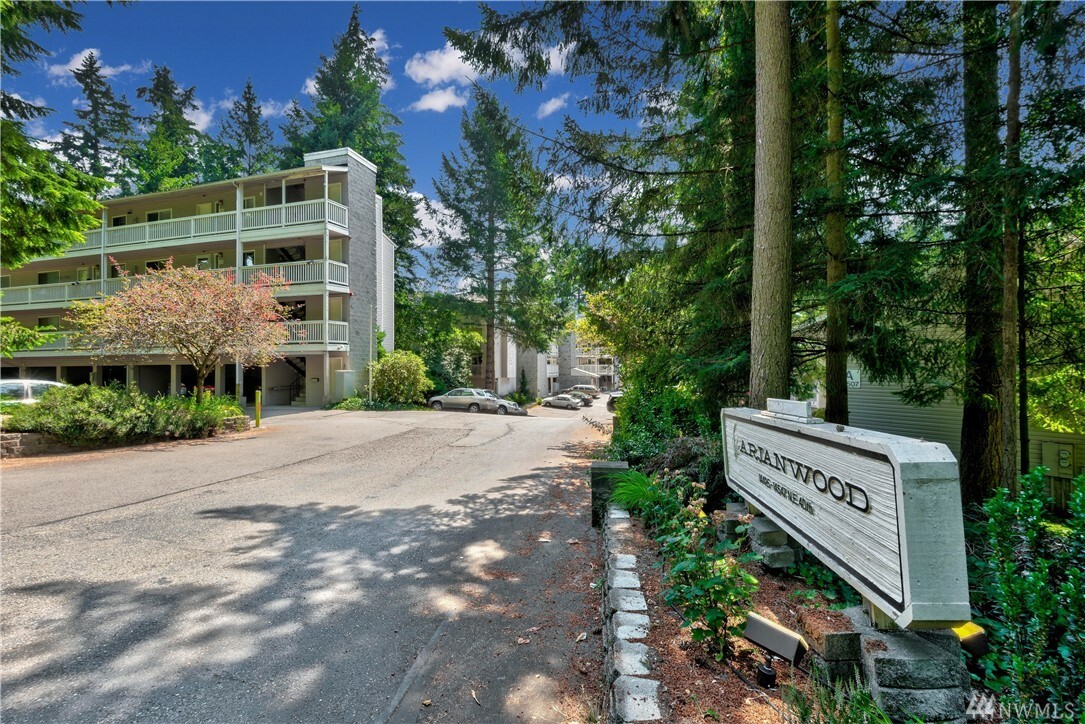 Property Photo: 14537 NE 40th St H104 WA 98007