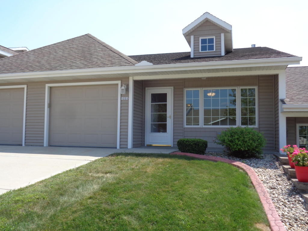 Property Photo: 1221 Stillwater Ln WI 53027