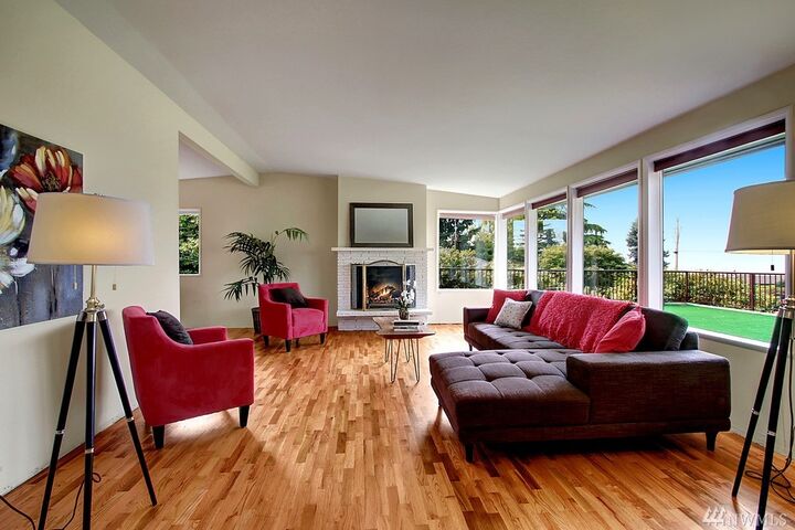 Property Photo: 856 Olympic Blvd WA 98203