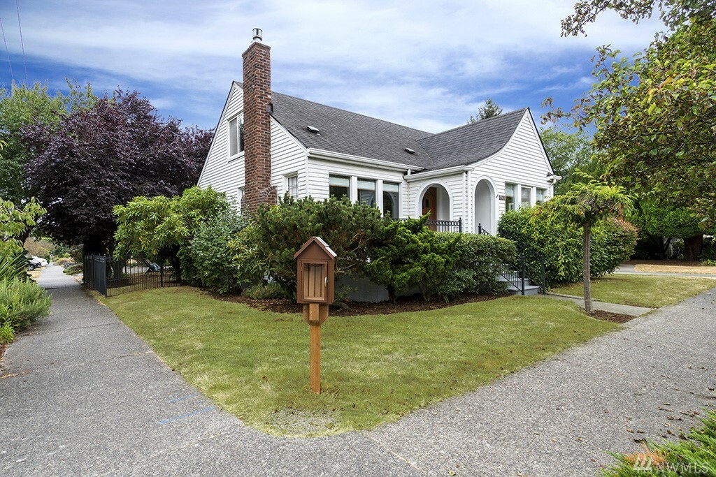 Property Photo:  1471 NW 77th St  WA 98117 