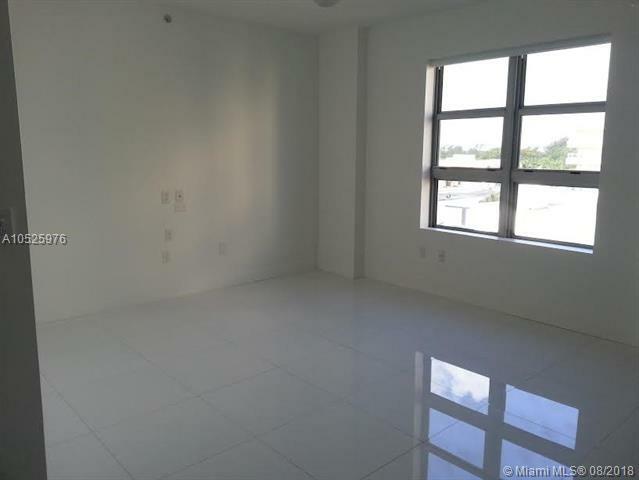 Property Photo: 3739 E Collins Ave N-506 FL 33140