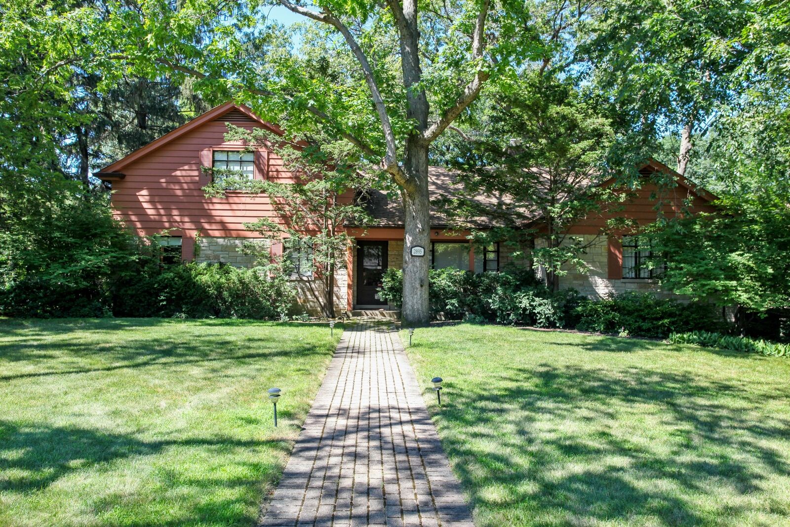 Property Photo: 2895 Sheridan Place IL 60201