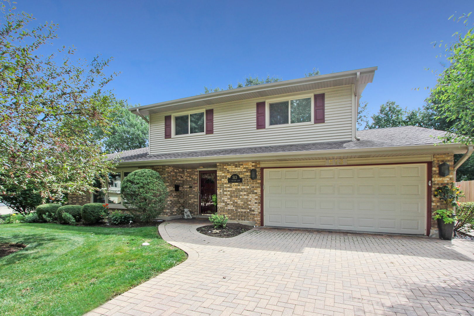 Property Photo: 513 East Balsam Lane IL 60074