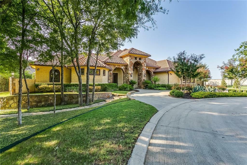 Property Photo: 7025 Shinnecock Hills Drive TX 76132