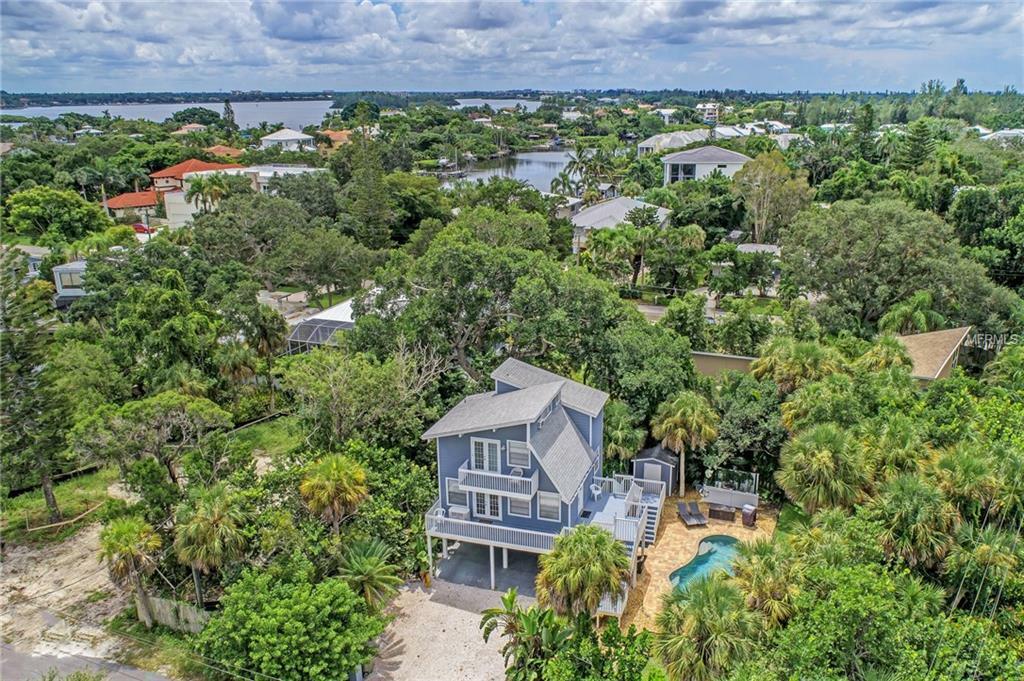 Property Photo: 204 Garden Lane FL 34242