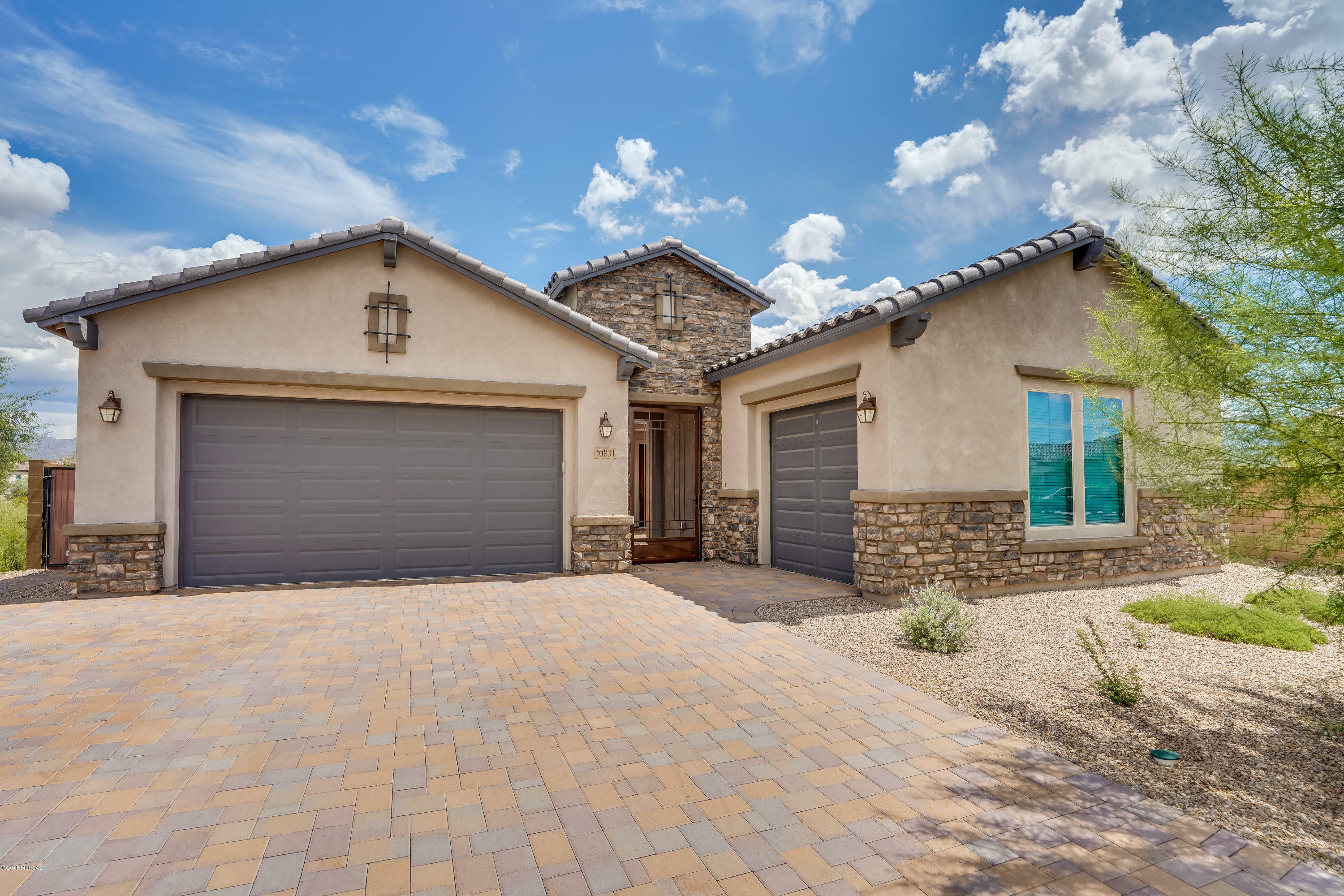 Property Photo:  10831 E Fairacres Place  AZ 85749 