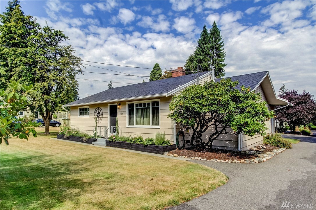 Property Photo:  4715 212th St SW  WA 98036 