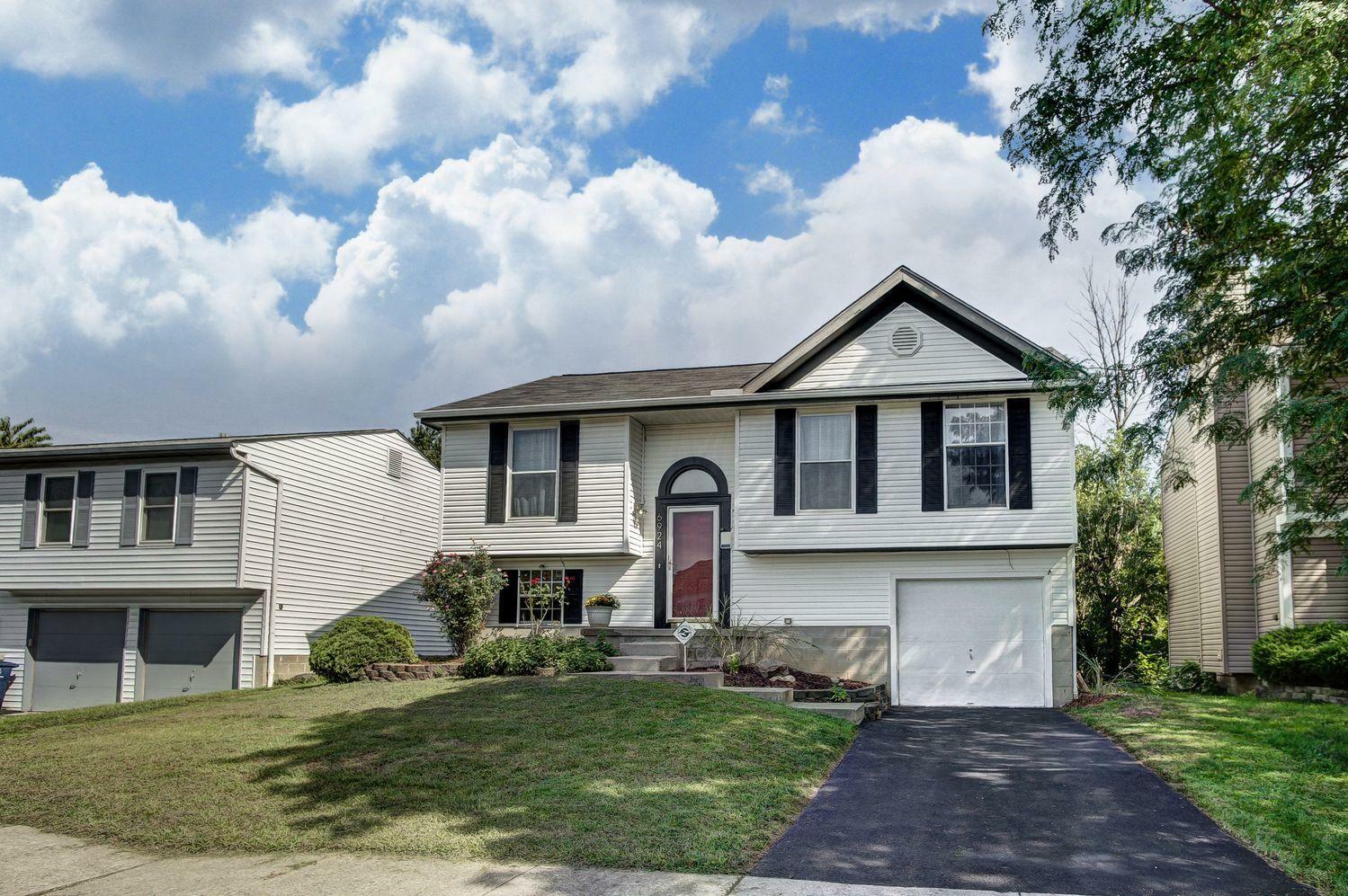 Property Photo: 6924 Finchley Drive OH 43068