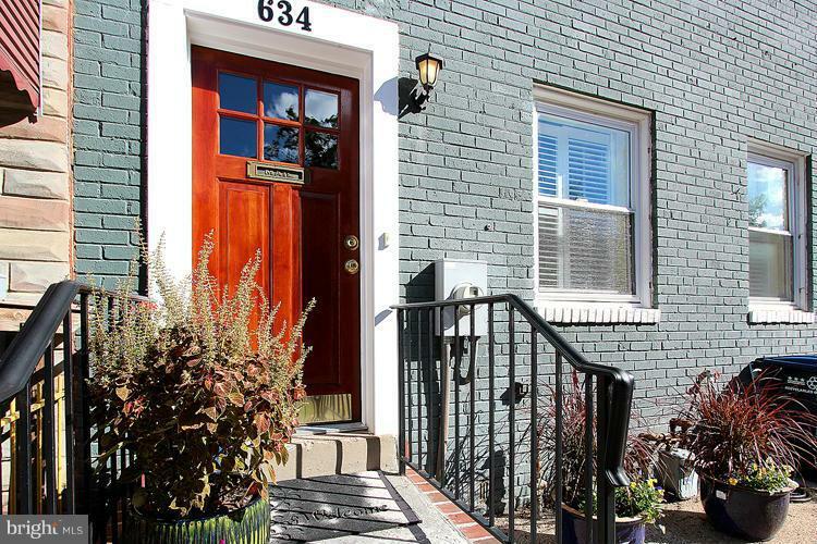 Property Photo:  634 Morton Place NE  DC 20002 