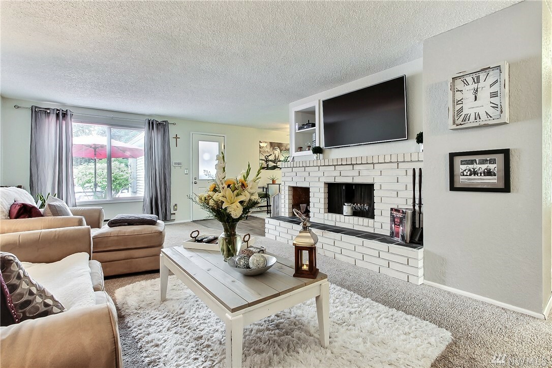 Property Photo: 118 S 324th Place 46 WA 98003