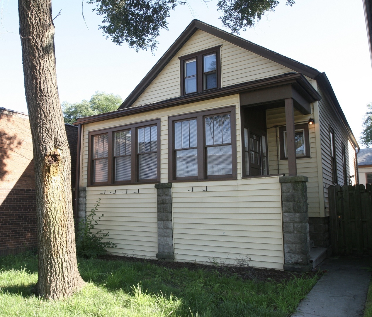 Property Photo: 305 South Boulevard IL 60302
