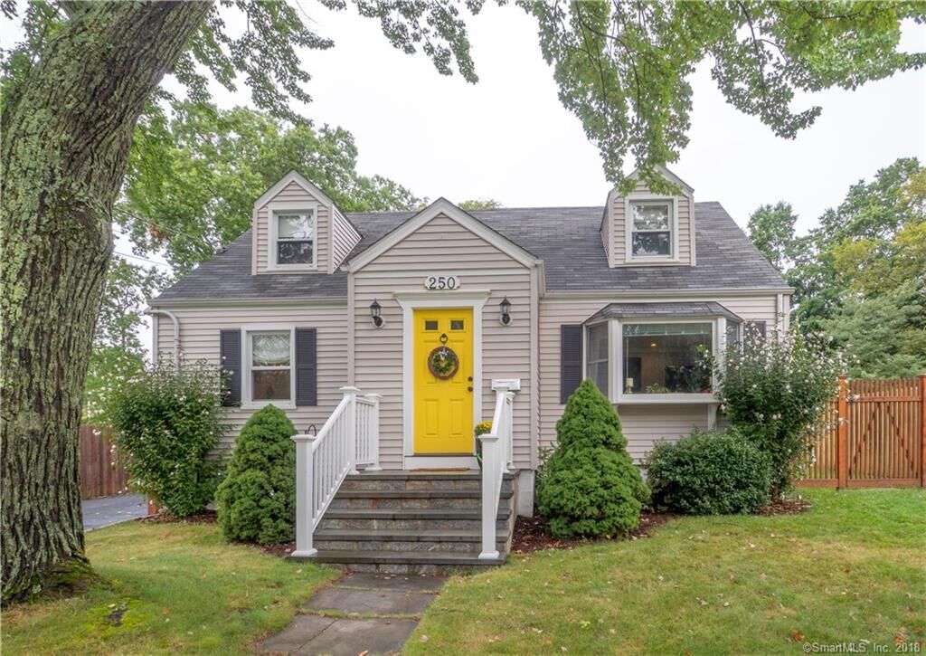 Property Photo: 250 Roseville Terrace CT 06824