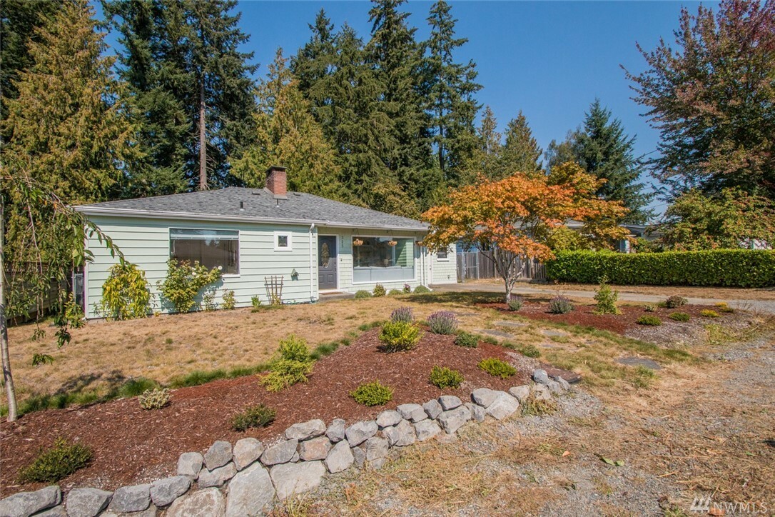 Property Photo:  325 Magnolia Ave  WA 98203 