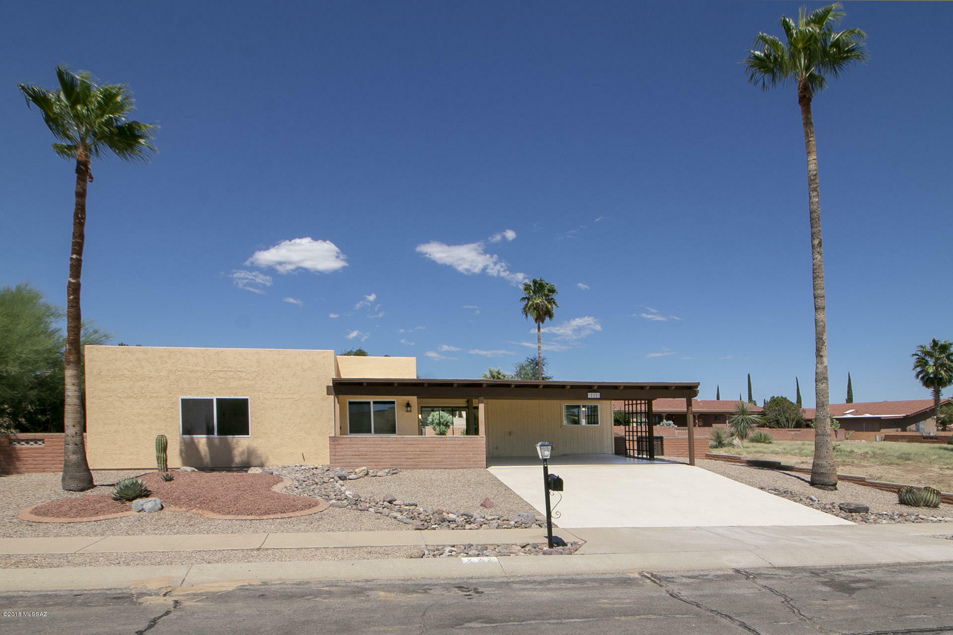 Property Photo:  222 W Calle Frambuesa  AZ 85614 