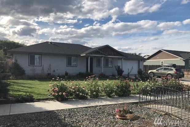 Property Photo: 206 Saratoga Lane WA 98828