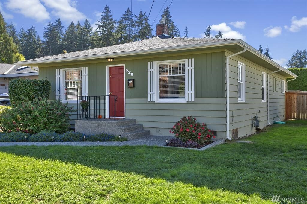 Property Photo:  520 4th Ave S  WA 98020 