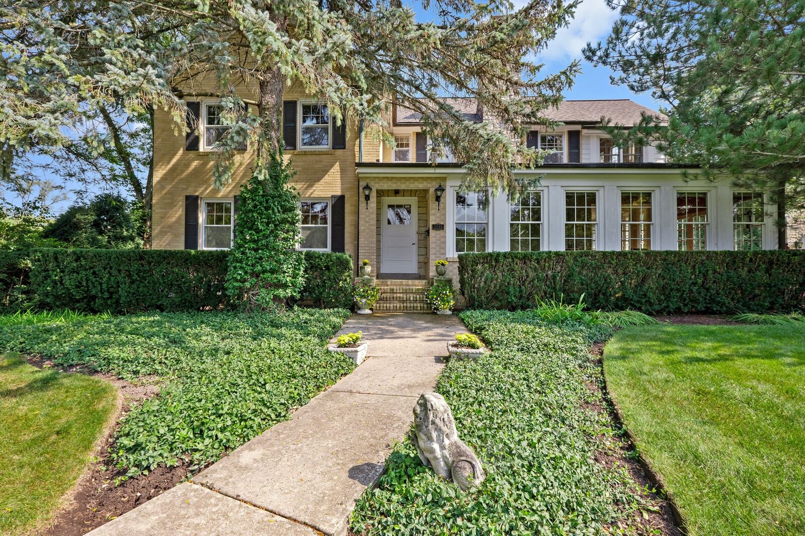 Property Photo: 1143 Mayfair Lane IL 60022