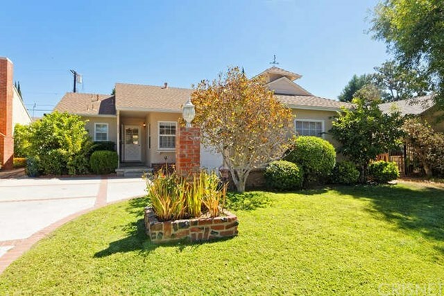 Property Photo:  6922 Cantaloupe Avenue  CA 91405 