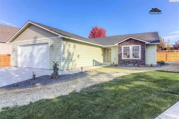 405 Sherilyn Ct  Grandview WA 98930 photo