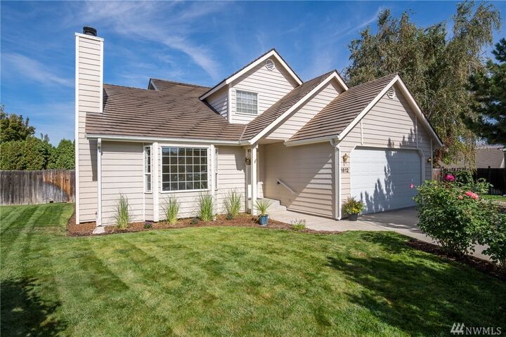 Property Photo: 1612 Alderwood Drive WA 98801
