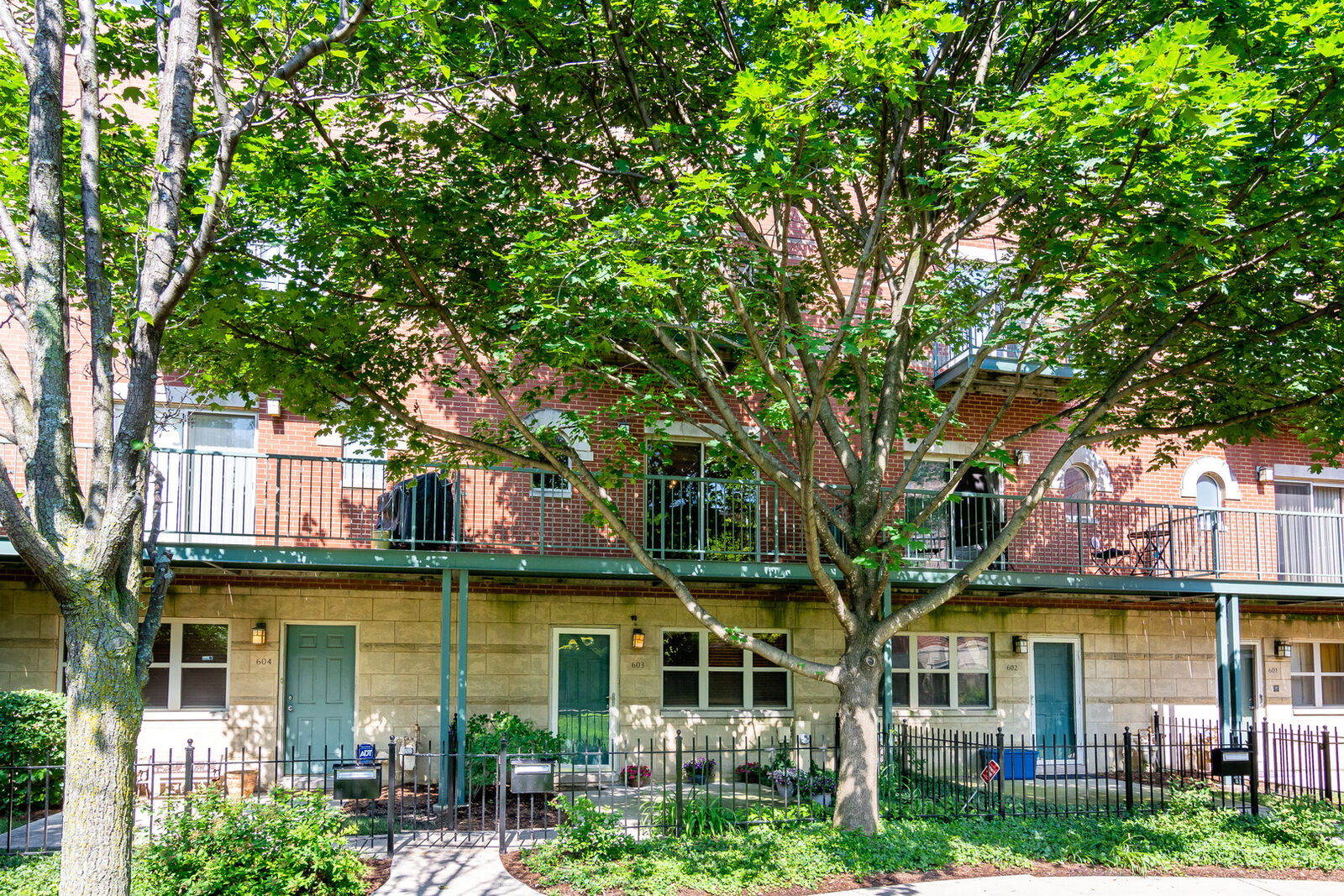 Property Photo:  4530 South Woodlawn Avenue 603  IL 60653 